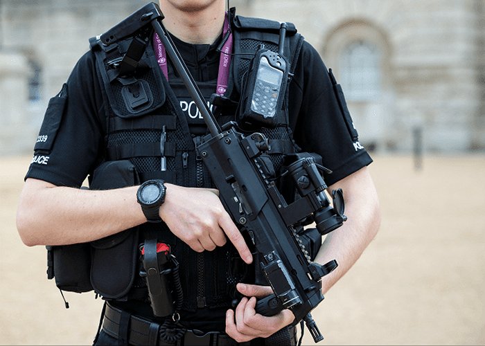 London Police Consider Deploying Openly Armed Officers in Gang Areas